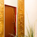 特蕾西娅泰勒公寓式酒店