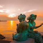 特蕾西娅泰勒公寓式酒店