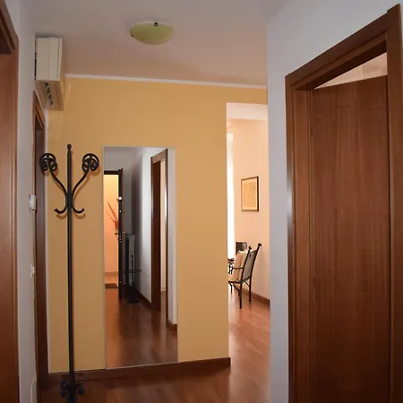 Theresia- Tailor Made